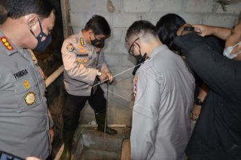 Polisi periksa bunker di rumah teroris