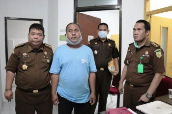 DPO kasus korupsi kredit fiktif serahkan diri ke Kejati Sulbar