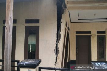 Pergerakan tanah di Garut rusak 18 rumah warga