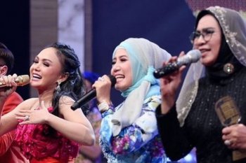 Rahasia tetap eksis ala Dian Piesesha dan Ine Sinthya
