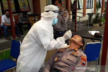 152 petugas Operasi Lilin Candi Polres Temanggung jalani tes usap