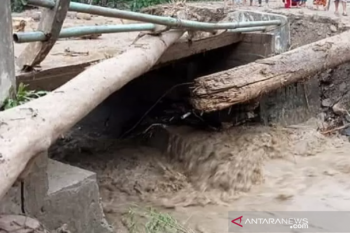 Banjir di Kolaka Utara hanyutkan tiga unit rumah dan 1.040 terendam