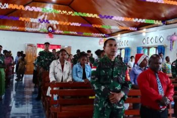 Danramil Bokondini ikut ibadah Natal bersama pemuda jemaat GIDI