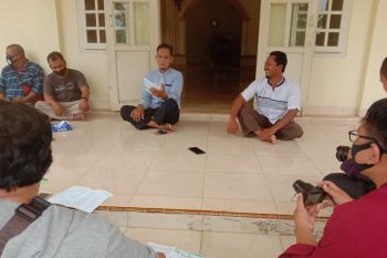 Ustad Ramdani melestarikan hutan Way Kambas dengan cara berdakwah