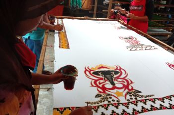 Batik motif konservasi produksi UMKM Lampung Timur dipasarkan ke luar daerah
