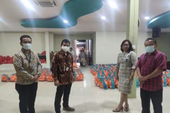 BNI Jambi salurkan 700 paket sembako Damai Natal