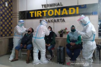 Pemudik di Terminal Tirtonadi jalani tes cepat antigen