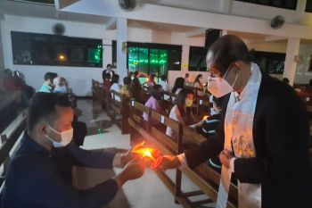 Ibadah malam Natal tetap khidmat di tengah pandemi