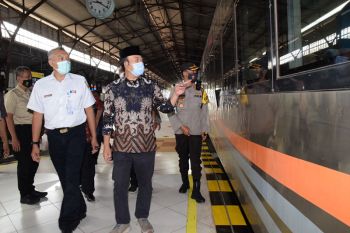 Bupati Banyumas apresiasi penerapan prokes di Stasiun Purwokerto