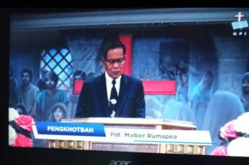 Warga Lampung ibadah Natal melalui Youtube