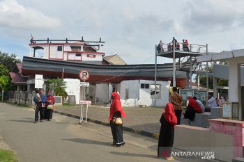 Wisata tsunami kapal atas rumah