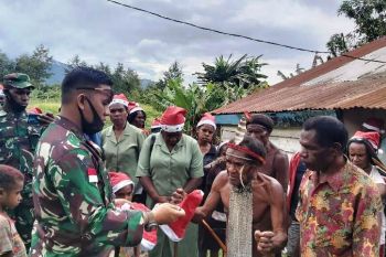 Kodim 1702/Jayawijaya bakti sosial bagi bingkisan Natal