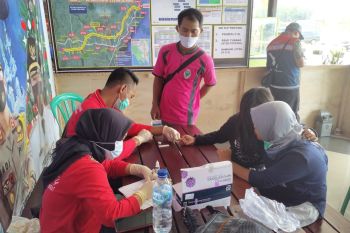 HK lakukan rapid test kepada pemudik yang akan memasuki Lampung