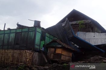 Pemprov NTB menyalurkan bantuan korban angin puting beliung di Bima