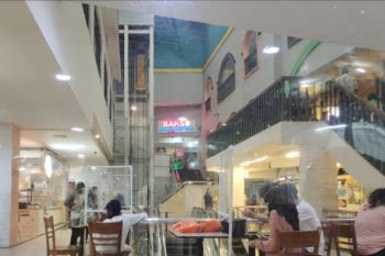 Pusat perbelanjaan di Kota Bandarlampung ramai dengan tetap terapkan protokol kesehatan