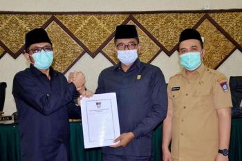 Padang resmi miliki Perda Adaptasi Kebiasaan Baru