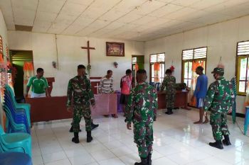 Satgas Yonif 125/Si'mbisa bantu sekat ruangan gereja di perbatasan