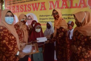 Pemprov Sulbar berikan beasiswa kepada 26 orang putra putri ASN