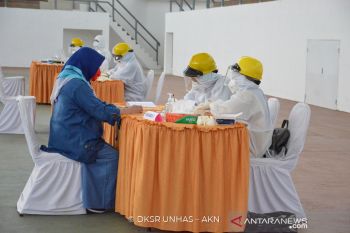 Kadinkes Sulsel : Sekitar 4.000 orang sudah ikuti tes usap massal