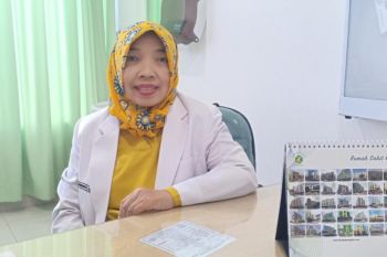 Cegah penularan COVID-19, dokter paru:  Hindari kerumunan malam tahun baru