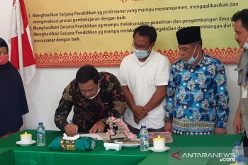 RAPP serahkan bantuan bagi mahasiswa kurang mampu di STKIP Meranti