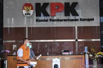 Edhy Prabowo dicecar pertanyaan perihal dugaan aliran uang dari eksportir benih lobster