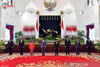 Menakar soliditas kabinet Joko Widodo menyongsong tahun bersejarah 2021
