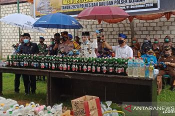 Polres Baubau musnahkan 520 botol Miras menjelang tahun baru