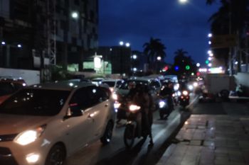 Kendaraan mulai padati Jalan Raden Intan Bandarlampung