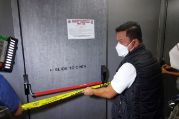 Polisi dan Satpol PP segel Koda Bar di Sudirman Jakarta Pusat