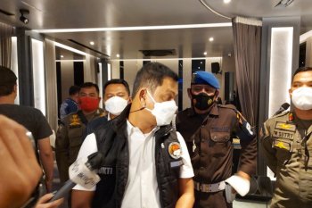 Polisi  razia kerumunan,  dua orang ditemukan positif COVID-19