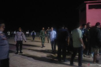 Tim gabungan Pariaman bubarkan wisatawan pukul 00.15 WIB usai pergantian tahun