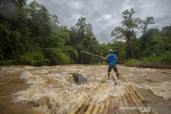 Wisata Bamboo Rafting