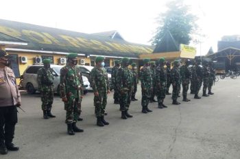 40 personel gabungan TNI-Polri Mimika patroli berkala jaga kamtibmas
