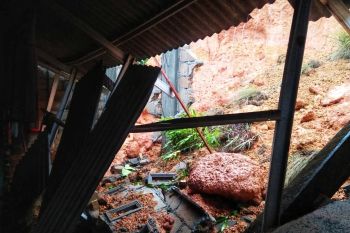 Rumah warga di Tanjungpinang kena longsor