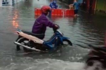Kawasan Pasar Tanjunguban tergenang banjir