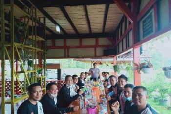 Menikmati kuliner seafood Tengah Sawah di Batusangkar