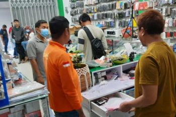 Maling embat tujuh HP dan uang puluhan juta dari toko di Lombok Timur
