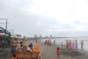 Pantai Ujong Blang Lhokseumawe masih menjadi tempat liburan akhir peka