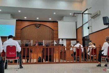 Kuasa hukum Rizieq sebut  penetapan tersangka prematur