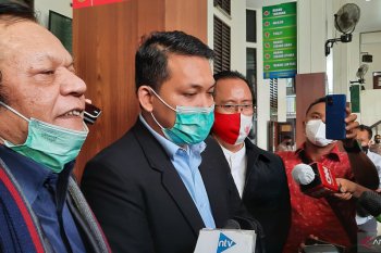 Kuasa hukum minta Rizieq  dihadirkan ke persidangan
