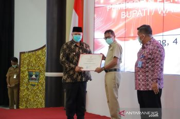 Pemkot Solok terima penghargaan peduli HAM