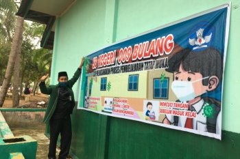Spanduk sosialisasi protokol kesehatan dilingkungan sekolah