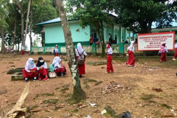 Hari pertama sekolah di pulau penyangga Batam