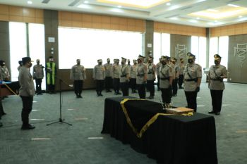 Kapolda Sumbar lantik lima pejabat utama