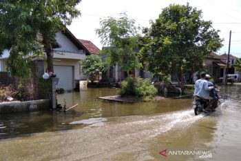 Tanggul sungai di Kudus jebol, ratusan rumah warga terendam banjir