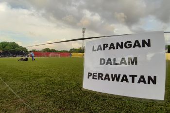 Kualitas rumput Stadion Haji Agus Salim Padang terus diperbaiki oleh pengelola