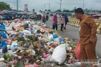DLHK kerahkan 34 armada angkut sampah saat tidak ada kontraktor