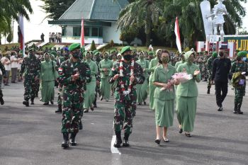 Kodam XVII/Cenderawasih gelar tradisi penyambutan Pangdam baru