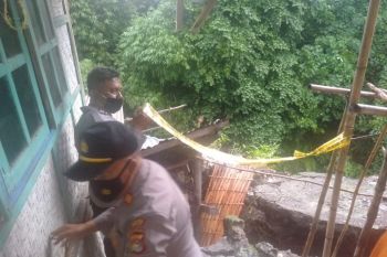 Empat rumah di Kalijaga Tengah Lotim diterjang longsor, belasan rumah terancam